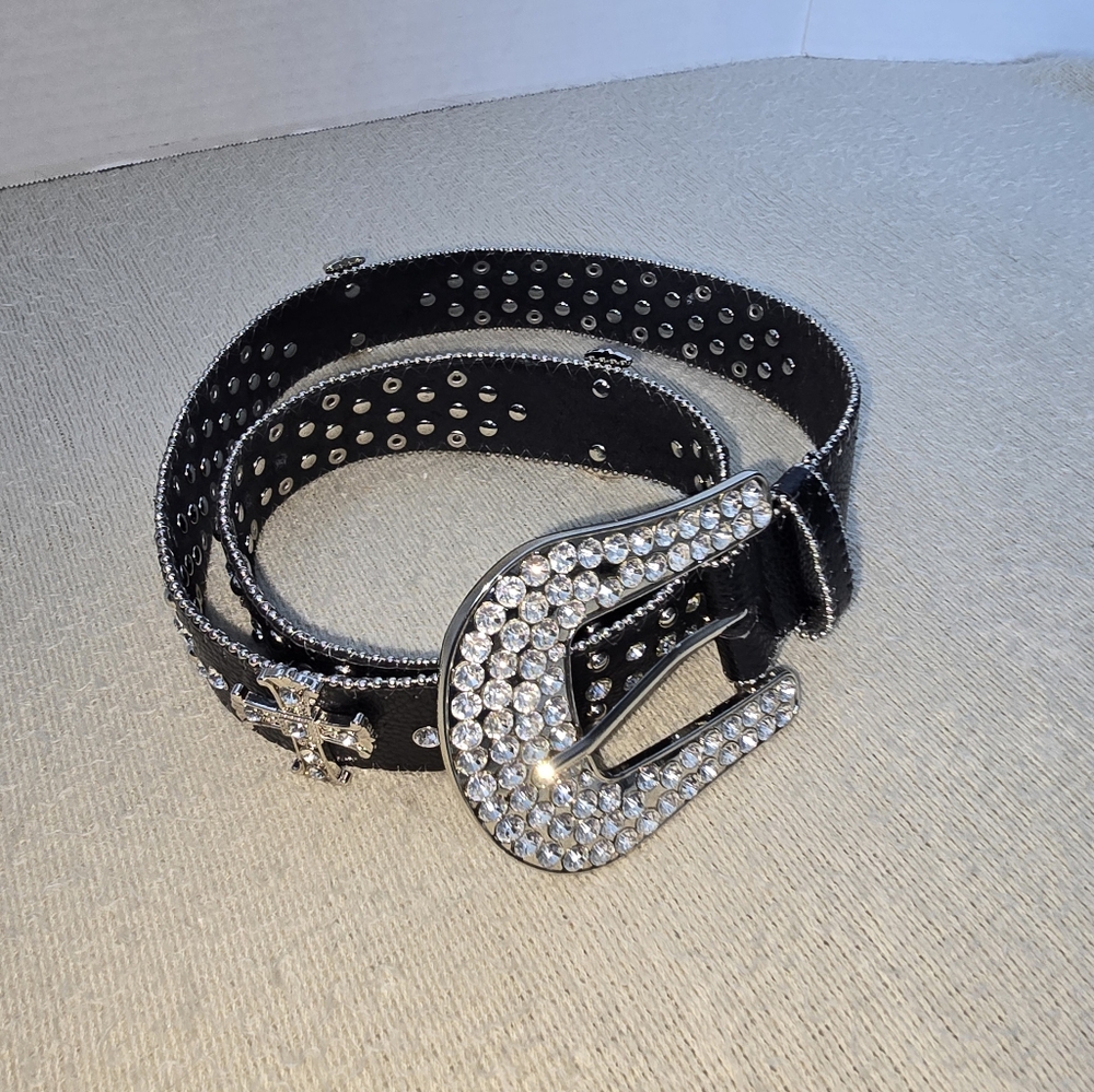 Blingy Western Black Leather with Crosses Belt size M.